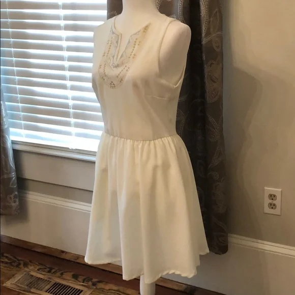 Francesca’s White Sleeveless Dress - Picture 1 of 13